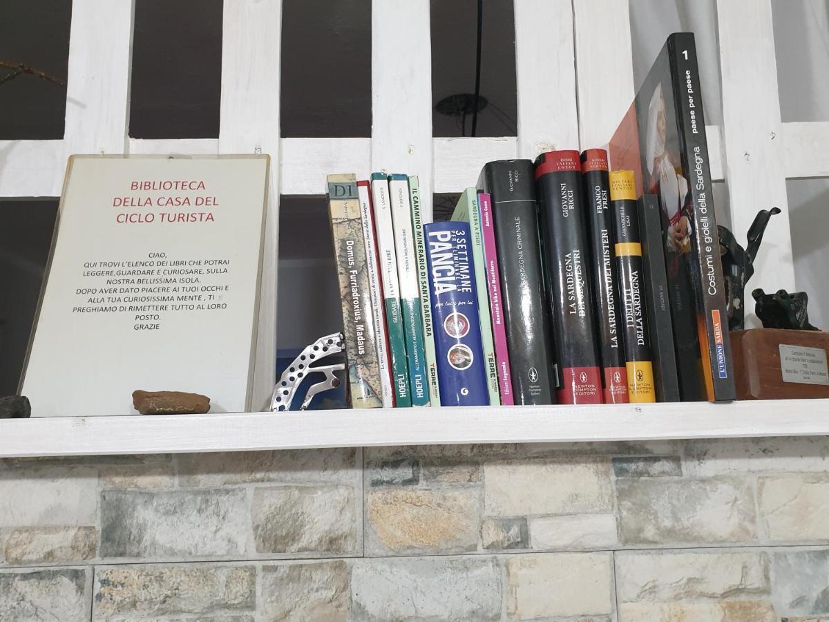 Casa Del Cicloturista Lägenhet Santadi Exteriör bild
