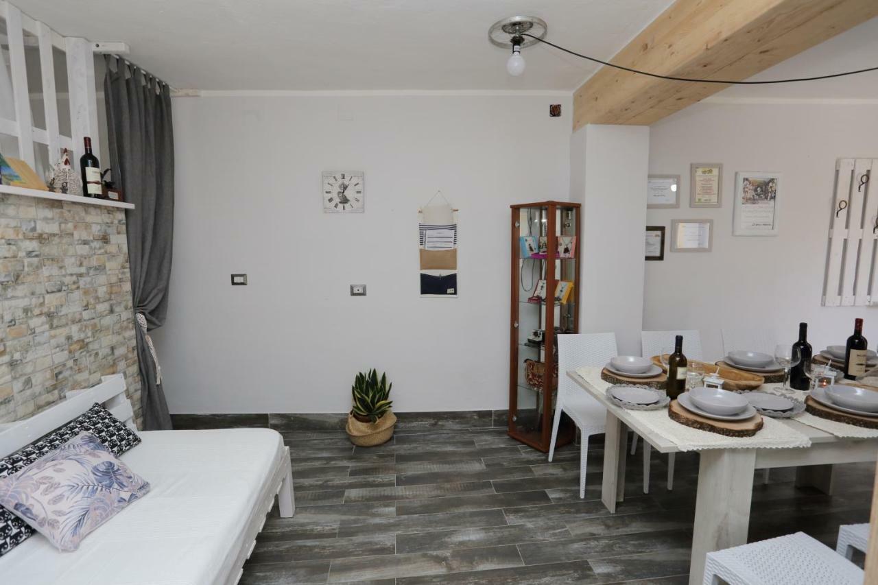 Casa Del Cicloturista Lägenhet Santadi Exteriör bild
